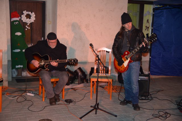 Karácsonyi koncert az oviudvaron